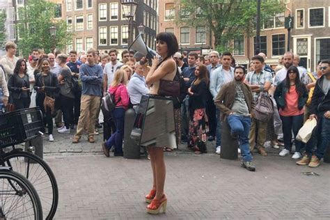 Artist Lets People Finger Her in Public, Touch her Breasts “to .